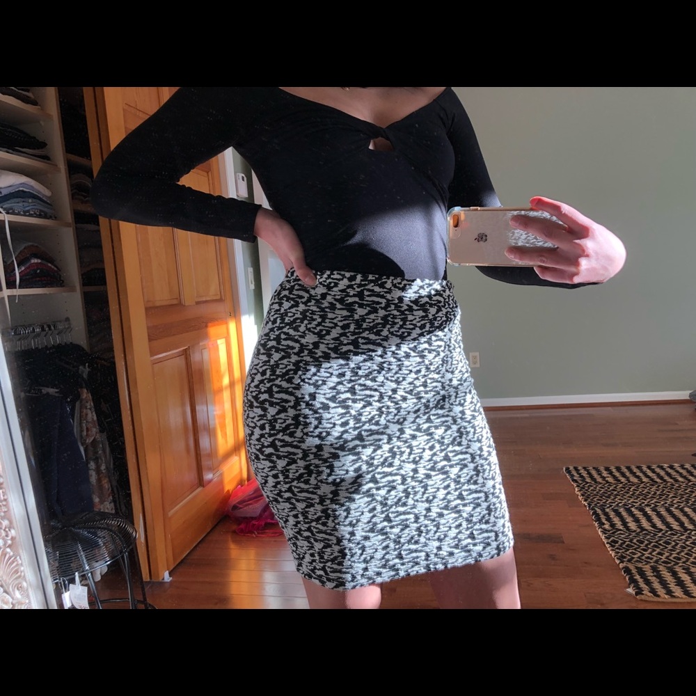 MARBLED B&W STRETCH MINI